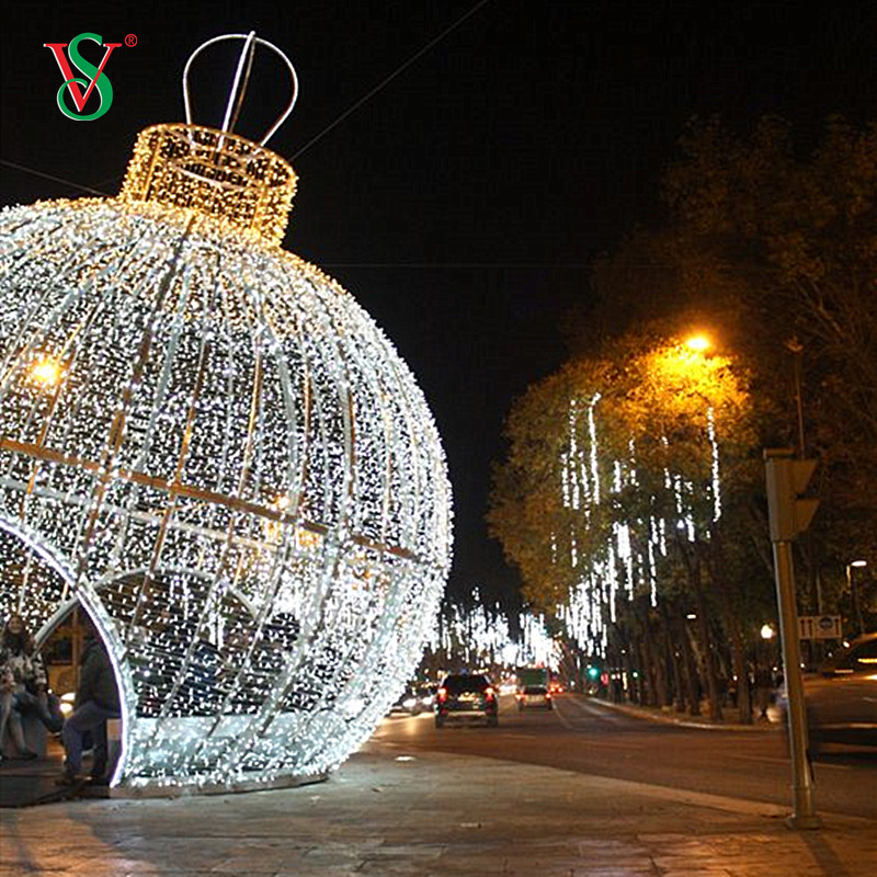 Memorable Holiday Night LED Decoration Giant Ball Motif Light for Outdoor Christmas Street