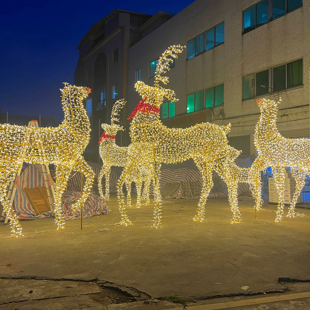 Large 3D LED Reindeer Motif Light Outdoor Christmas Decorative Illuminated Deer