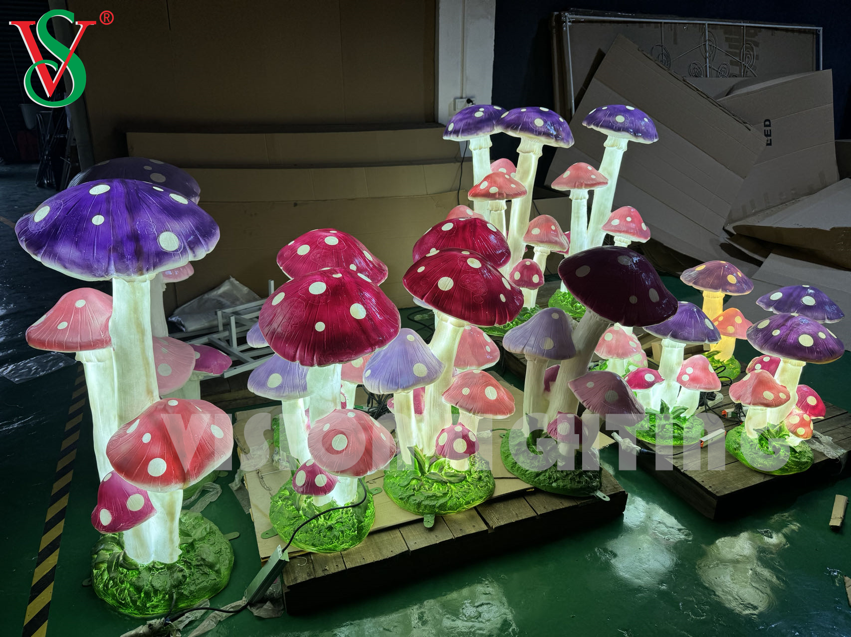 Resin FRP Fiberglass Mushroom Lights LED Illuminated Mushroom for Outdoor Garden Decoration